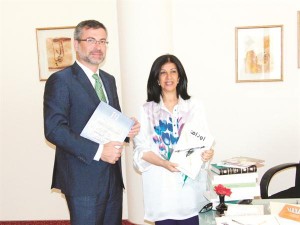 مكتبة البابطين تتبادل الكتب القيمة مع المكتبة الاسلامية في اسبانيا